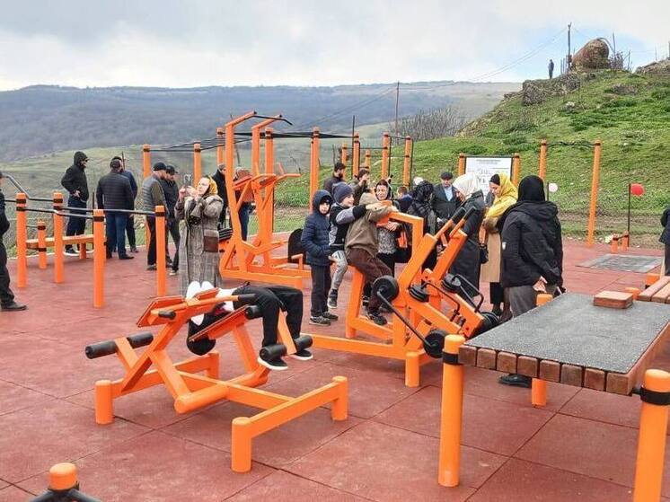 В селе Хивского района Дагестана открыли современную спортивную площадку