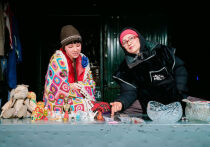 В театре «Практика» Юрий Квятковский поставил с новым поколением брусникинцев, студентов мастерской Марины Брусникиной и Сергея Щедрина, спектакль  «Барахло»