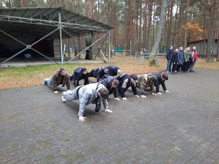 Проект «Один день в армии» объединил калининградских студентов в центре «Патриот»