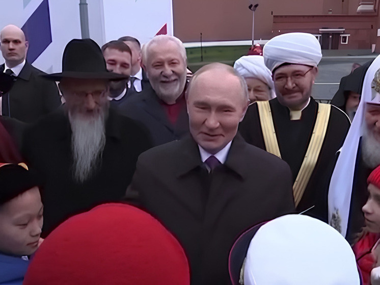 “У меня все предки из Тверской области”: Владимир Путин пообщался с детьми на Красной площади