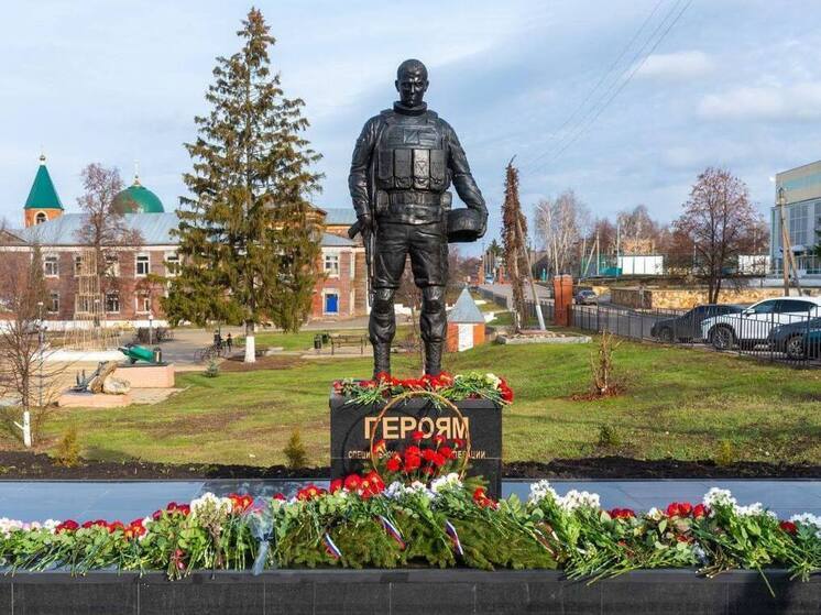 В селе Русский Камешкир открыли памятник героям СВО