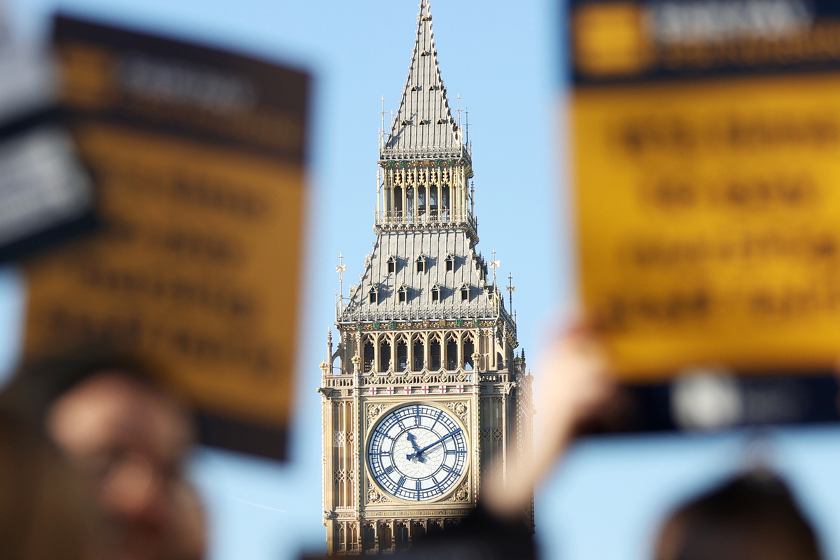 Стало известно о смерти самого богатого человека Великобритании