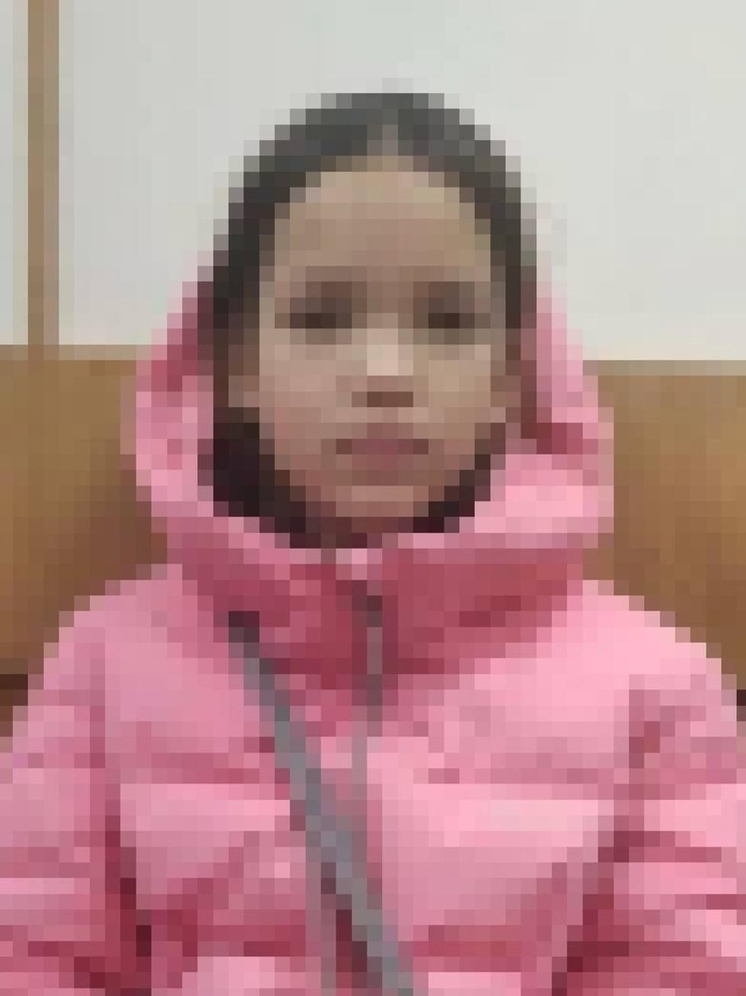 В Сегеже 10-летнюю девочку пять часов удерживали в магазине за кражу конфеты, пока её искали всем районом