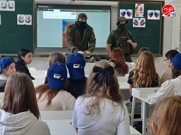 В Каменско-Днепровском округе прошел тематический урок ко Дню народного единства