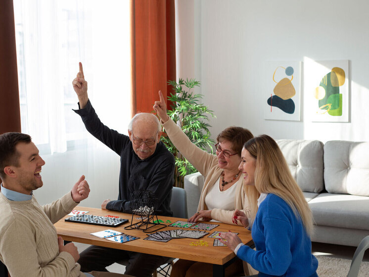 Психолог Ремизова объяснила, как настолки спасают от цифрового аутизма