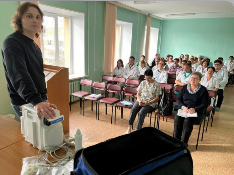 В Орле медиков детской поликлиники №2 обучили экстренной дефибрилляции