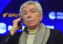 Его голос — бархатный, с легкой, почти интимной хрипотцой — был таким же символом советского телеэфира, как музыкальная заставка «Программы «Время» или песня «Спят усталые игрушки»