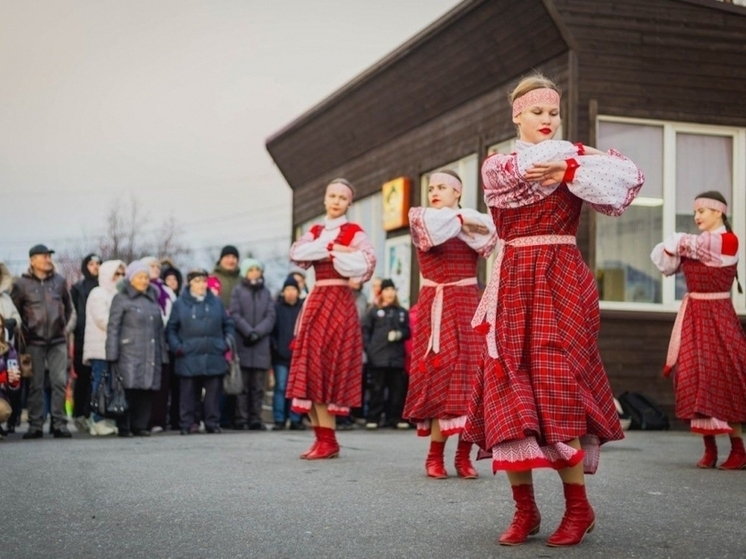 Фестиваль «Единство и слава России» прошел на Семеновском озере в Мурманске