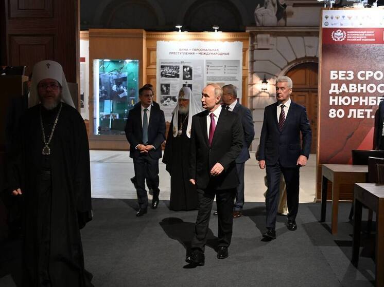 Путин и Собянин посетили выставку «Великая Победа. Россия — моя история»