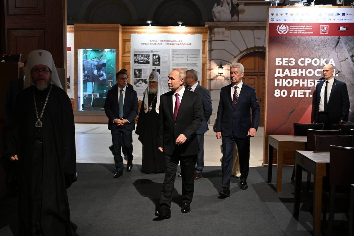 Собянин и Путин посетили выставку «Великая Победа. Россия — моя история»