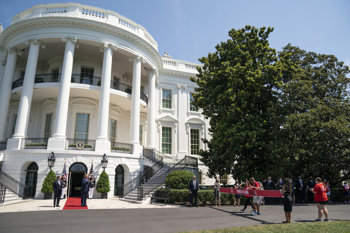 ZDA dovolile finančne transakcije za letala, povezana z Lukašenkom
