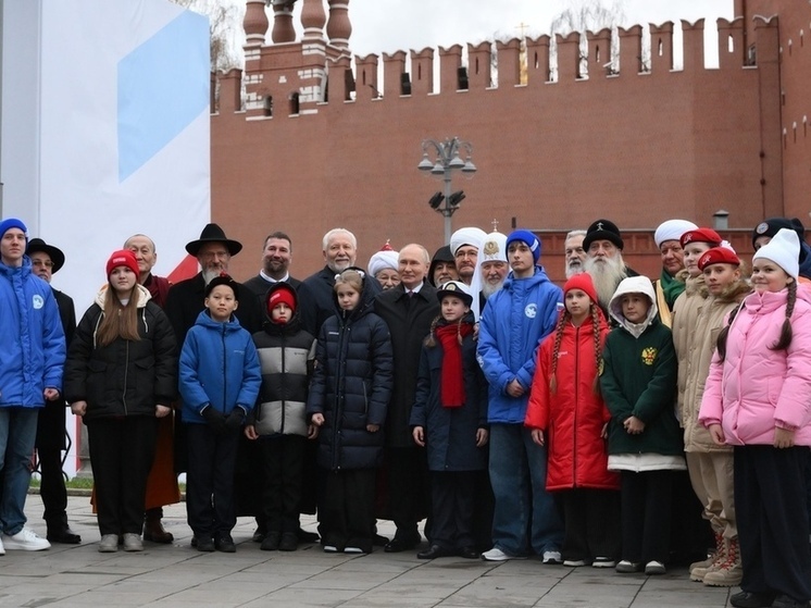 Школьник из Курска принял участие в церемонии у Вечного огня в Москве