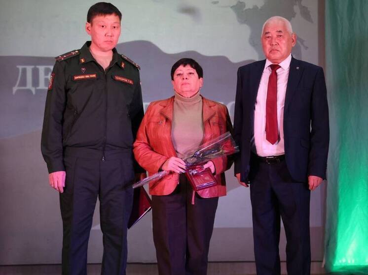 В Лаганском районе семьям погибших участников СВО передали государственные награды