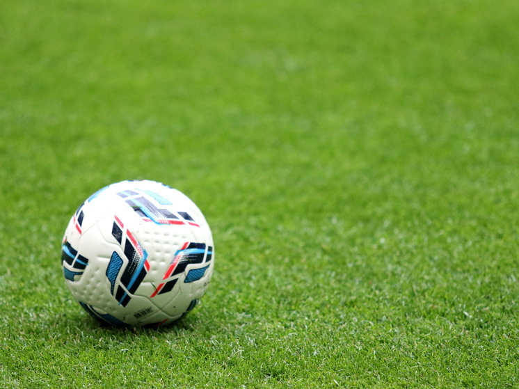 El británico Dowman, de 15 años, se convirtió en el jugador más joven en la historia de la Liga de Campeones.