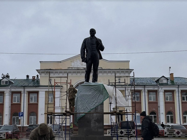 В Котласе решили «освежить» памятник Ленину