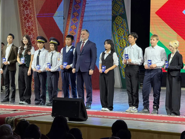В Якутии отметили День народного единства: вручение паспортов, наград и концерт
