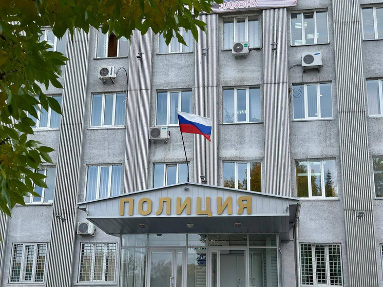 Дождался, пока хозяев не будет дома: бийчанин украл сейф и выкинул его в реку