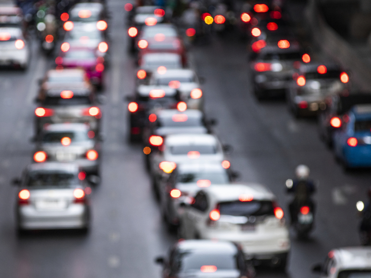 Красноярск утром 5 ноября сковали огромные пробки