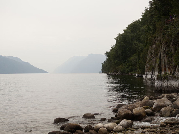 Пилот упавшего в Телецкое озеро вертолета считает, что виной тому был удар молнии