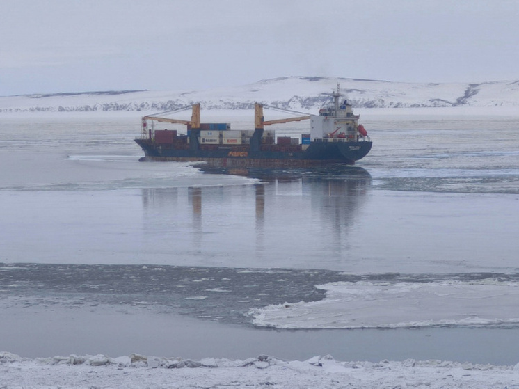 Последнее судно навигации-2025 доставило груз из Приморья в Анадырь