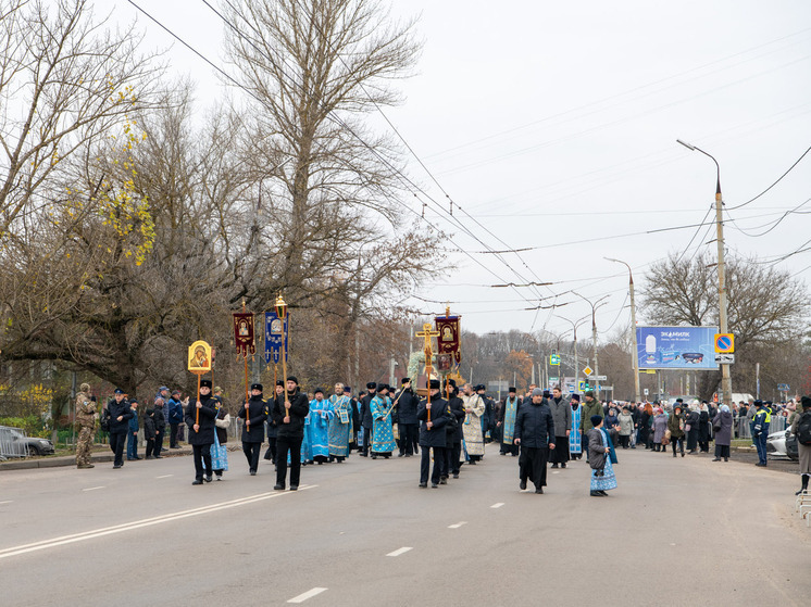 В Орле в праздник Казанской иконы Божией Матери и Дня народного единства состоялся Крестный ход