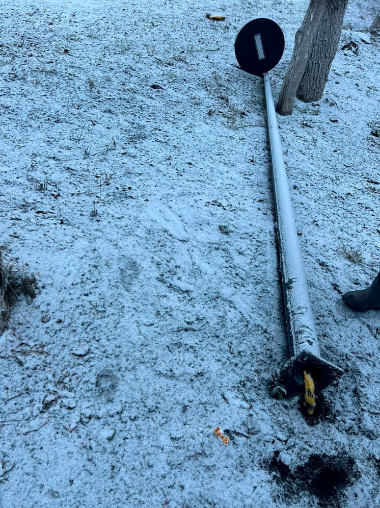 В Топках вандалы повредили опору освещения на обновленном "Арбате"