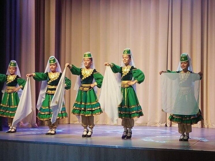 Как балаклавские артисты поздравили севастопольцев с Днем народного единства