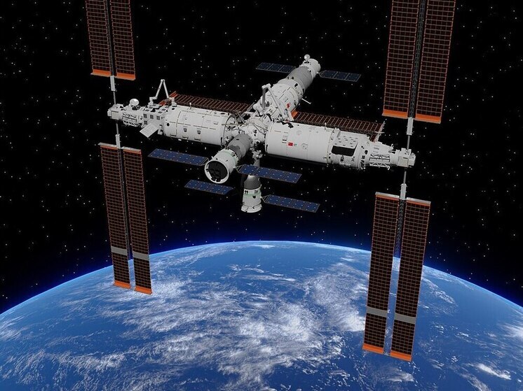 Возвращение китайских астронавтов задерживается после столкновения космического корабля с обломками