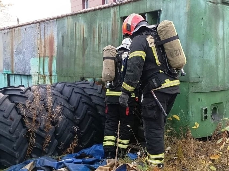 Пожарные Мурманска прошли проверку в дымовой ловушке