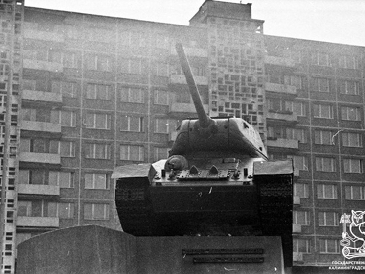 Калининградский госархив напомнил об установке памятника танкистам в ноябре 1980