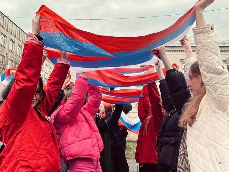 В Костроме прошел массовый флешмоб «МЫ-СИЛА»