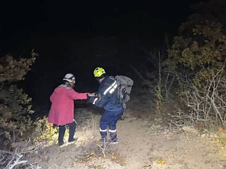 Спасатели помогли туристке, которая застряла на горе Таракташ в Судаке