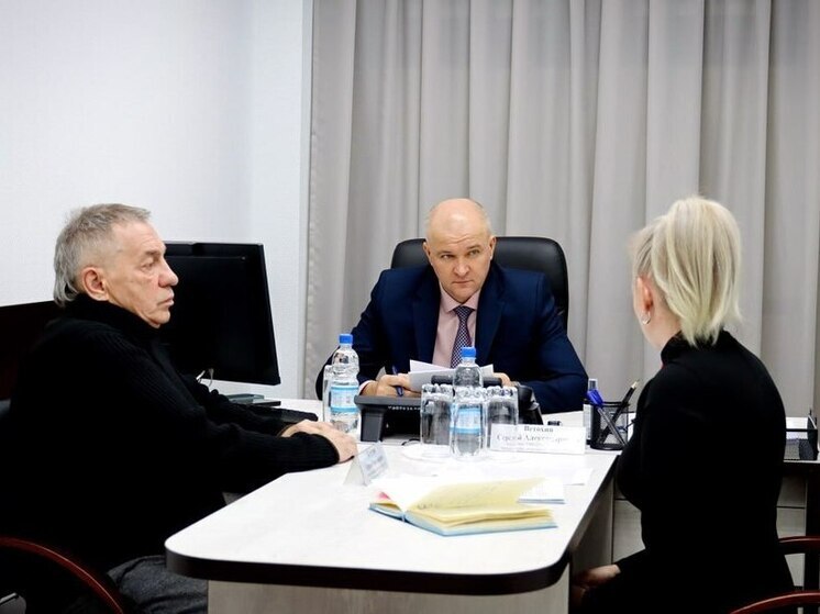 Глава полиции Югры провёл совместный приём граждан с представителем общественности