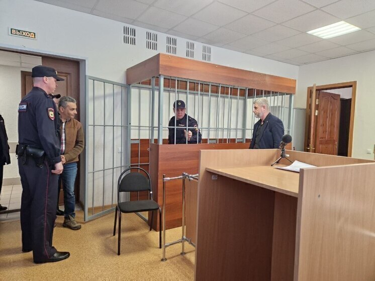 Лев Шлосберг* получил 420 часов обязательных работ