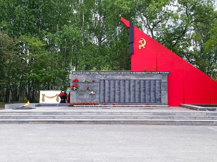 Мужчину будут судить за прикуривание сигареты от Вечного огня в Среднеуральске