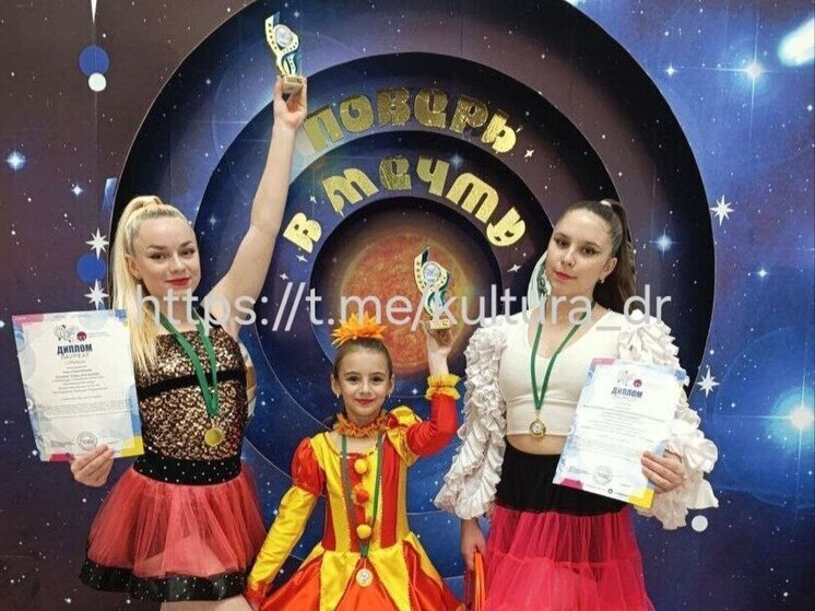 Запорожские акробатки блеснули на Международном фестивале