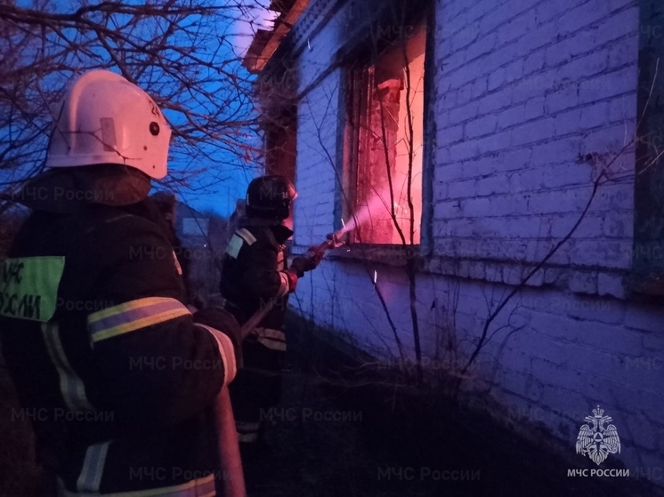 В Орловском округе загорелась пристройка к жилому дому
