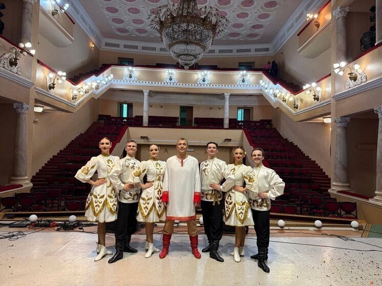 Тюменские артисты подарили праздник жителям Краснодона в День народного единства