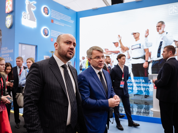 Вячеслав Федорищев осмотрел выставочную экспозицию XIII международного спортивного форума «Россия – спортивная держава»
