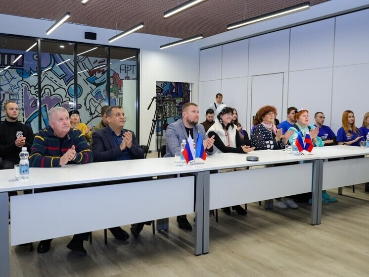 Луганск объединил 15 регионов России на всероссийском марафоне единства