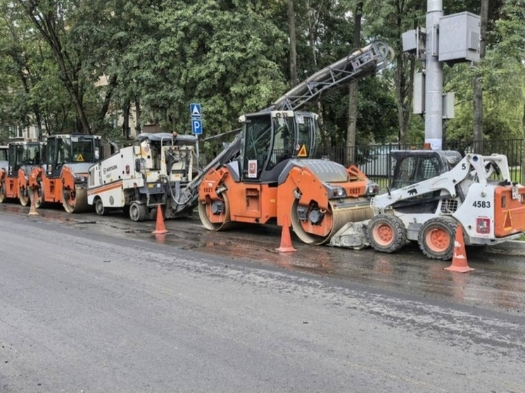 После вмешательства прокуратуры в Окуловке заделали выбоины