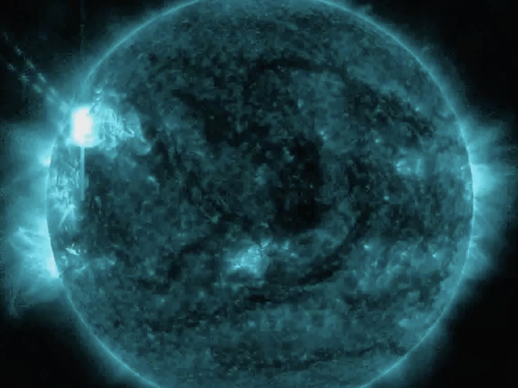 На Солнце произошли две мощные вспышки подряд