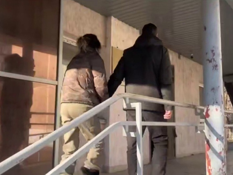 На теле найденной в диване погибшей девочки нашли 4 ножевых ранения