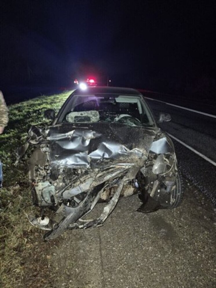 На трассе «Каспий» Skoda «догнала» КАМАЗ: пострадал ребенок