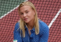 Российские теннисистки Мирра Андреева и Диана Шнайдер поделились бэкстейджем фотосъемки, проведенной перед стартом финального турнира года, проходящем в Эр-Рияде (Саудовская Аравия). Восходящие звезды тенниса примерили элегантные образы.