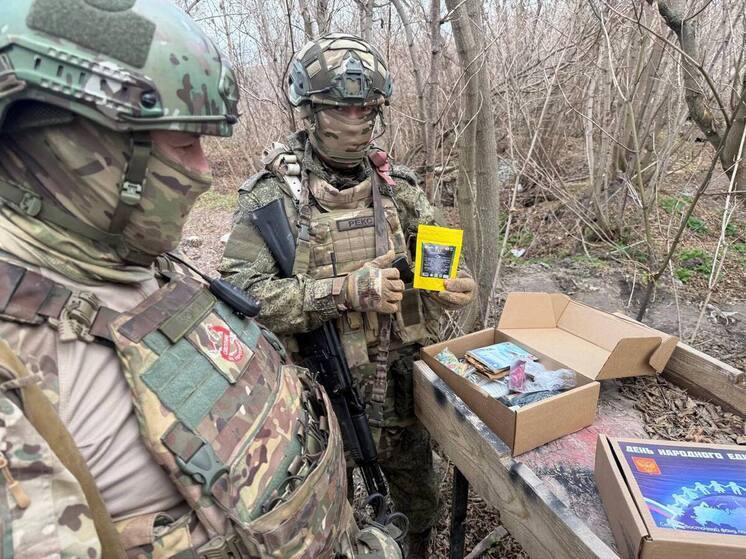 Военнослужащие из Якутии в зоне СВО получили праздничные наборы от главы республики