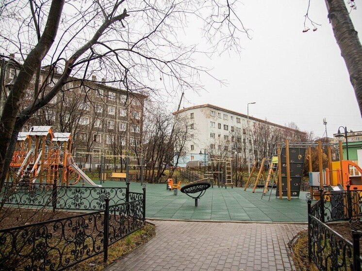 У школы № 1 открылась современная игровая зона с безопасным покрытием