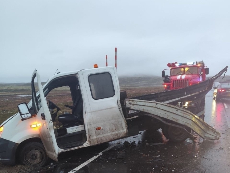 В ДТП у Териберки попали легковушка, спецтехника и «ГАЗель»