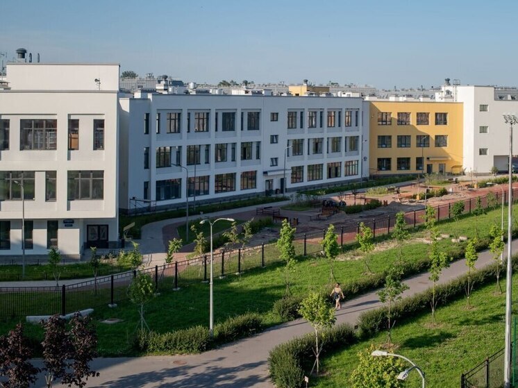 Школа с бассейном на 550 мест появилась в Московском районе Петербурга