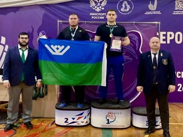 Спортсмены Ямала завоевали пять наград на первенстве Урала по пауэрлифтингу